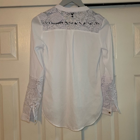 XOXO White Floral Design Cut-out button up top Size XS - Picture 6 of 7